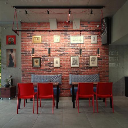 Cubby Hotel Lviv Exteriör bild