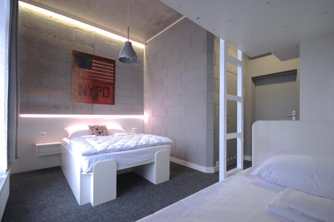 Cubby Hotel Lviv Exteriör bild