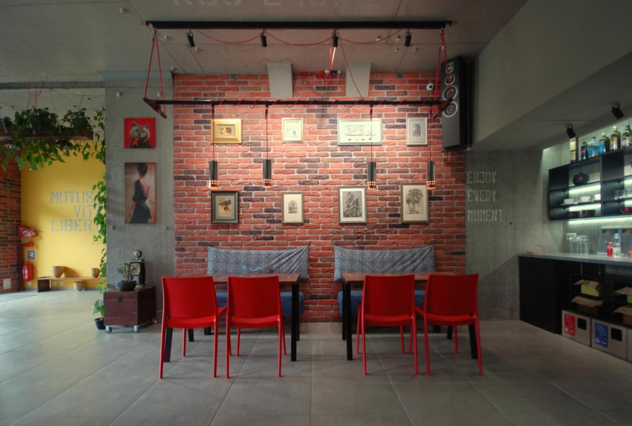 Cubby Hotel Lviv Exteriör bild